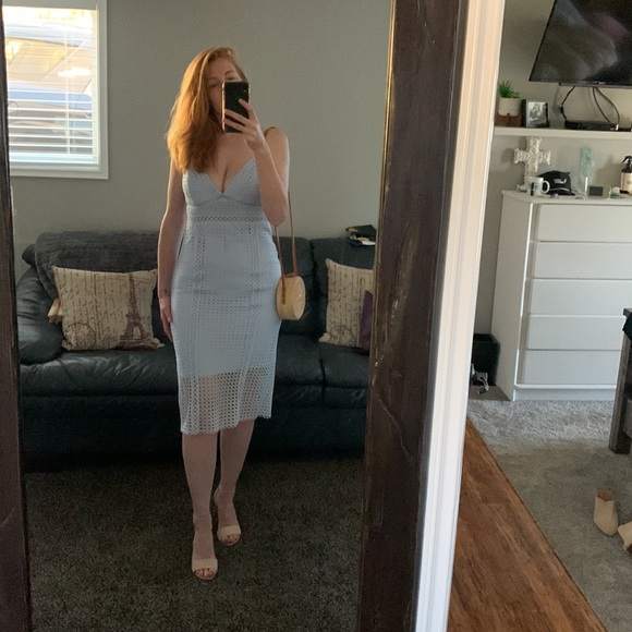 Bardot- baby blue lace midi dress, size 8 - Picture 4 of 8